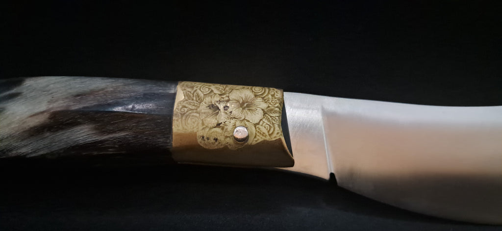 COLTELLO ARTIGIANALE IN STILE SCUOIO