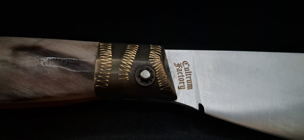COLTELLO ARTIGIANALE IN STILE SCUOIO