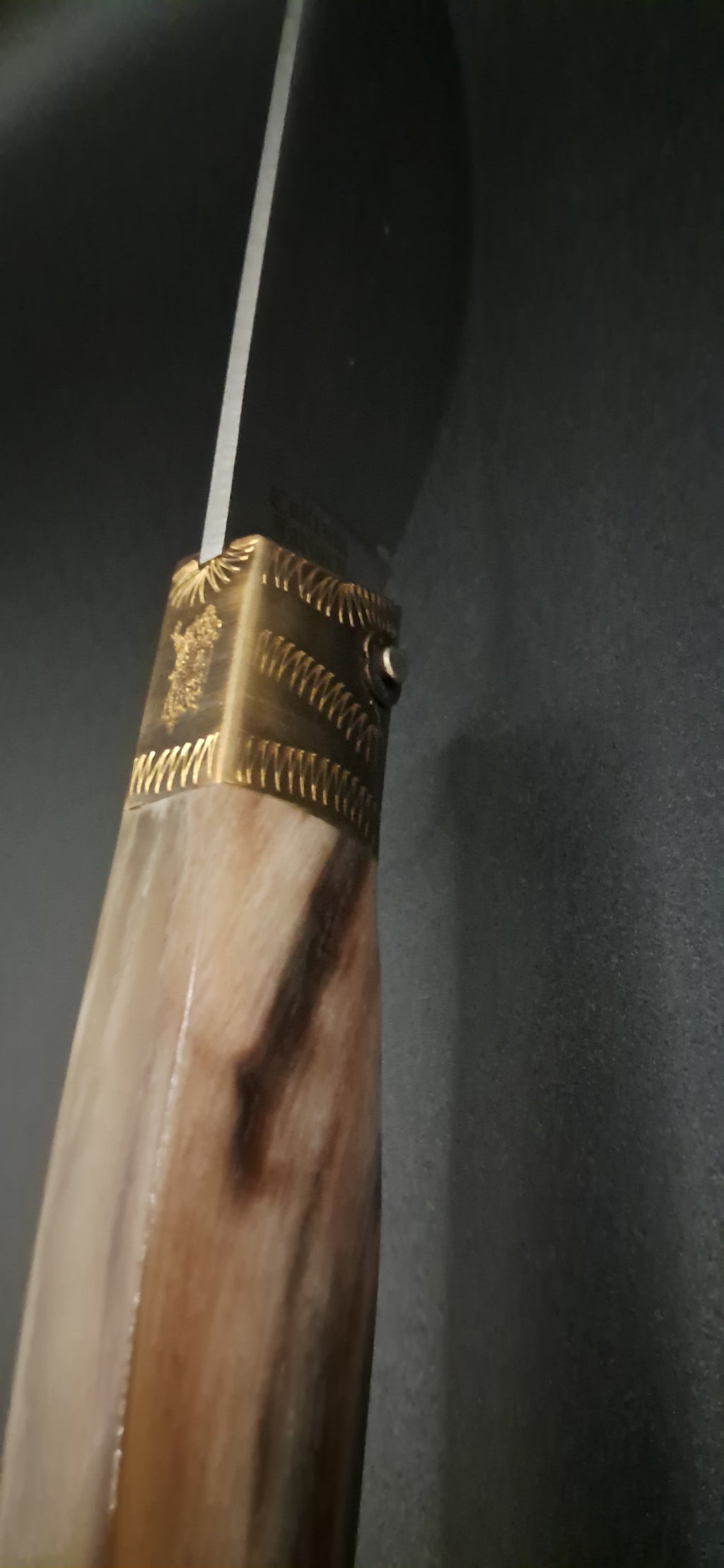 COLTELLO ARTIGIANALE IN STILE SCUOIO