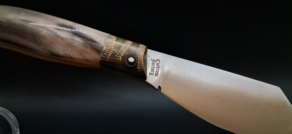 COLTELLO ARTIGIANALE IN STILE SCUOIO