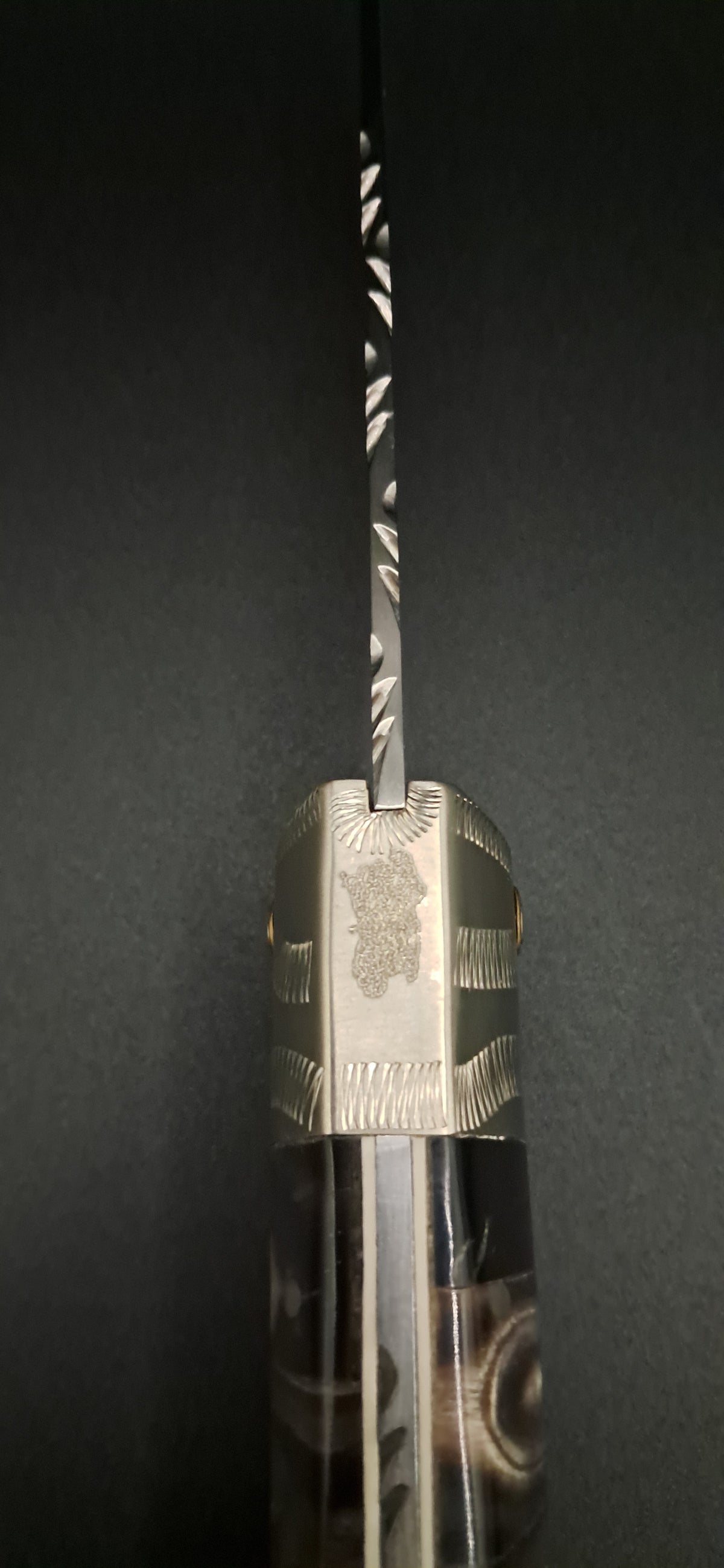 COLTELLO ARTIGIANALE IN STILE SCUOIO