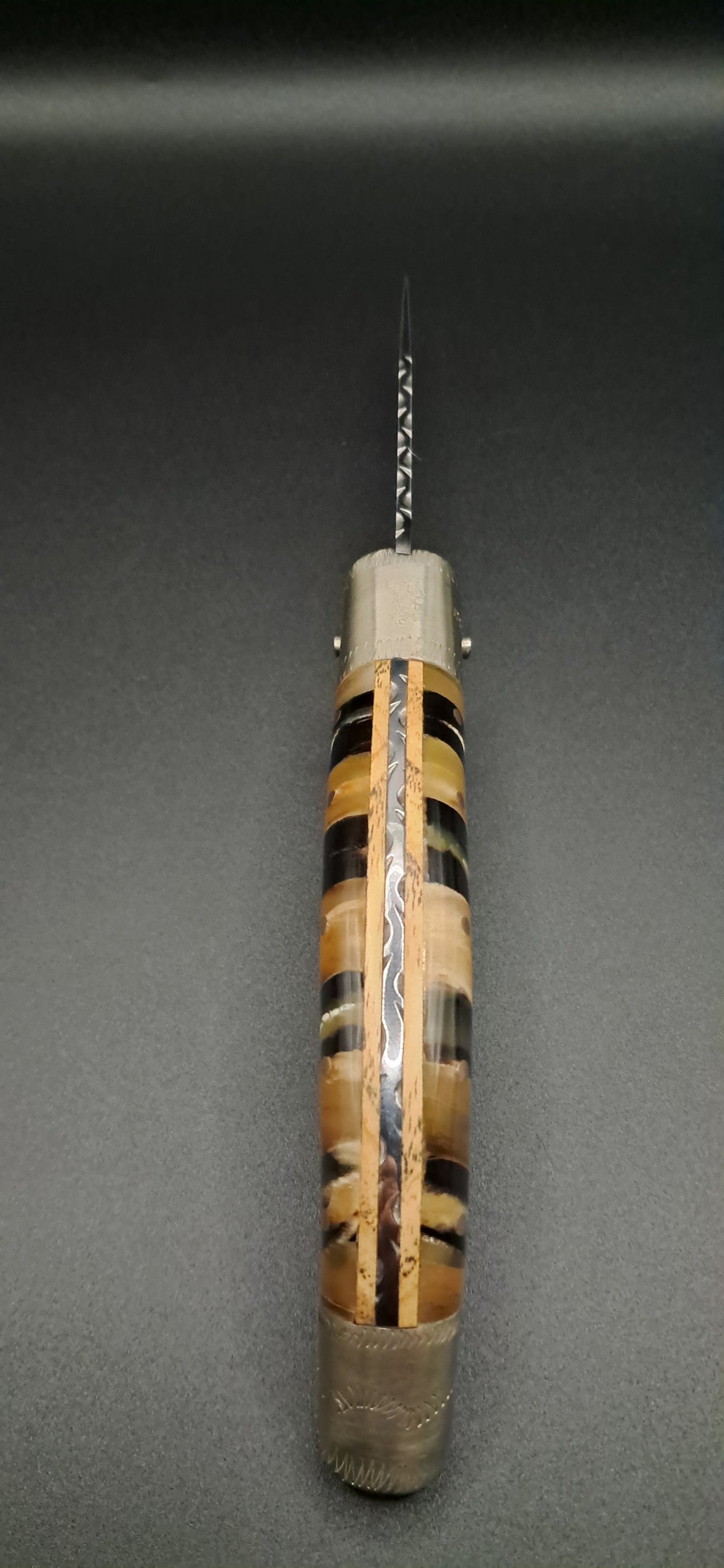 COLTELLO ARTIGIANALE IN STILE SCUOIO