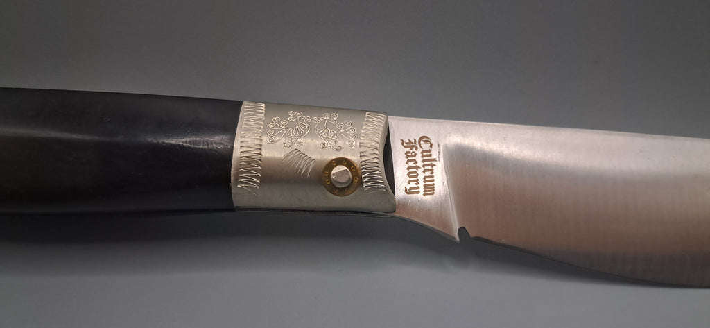 COLTELLO ARTIGIANALE IN STILE SEMI SCUOIO
