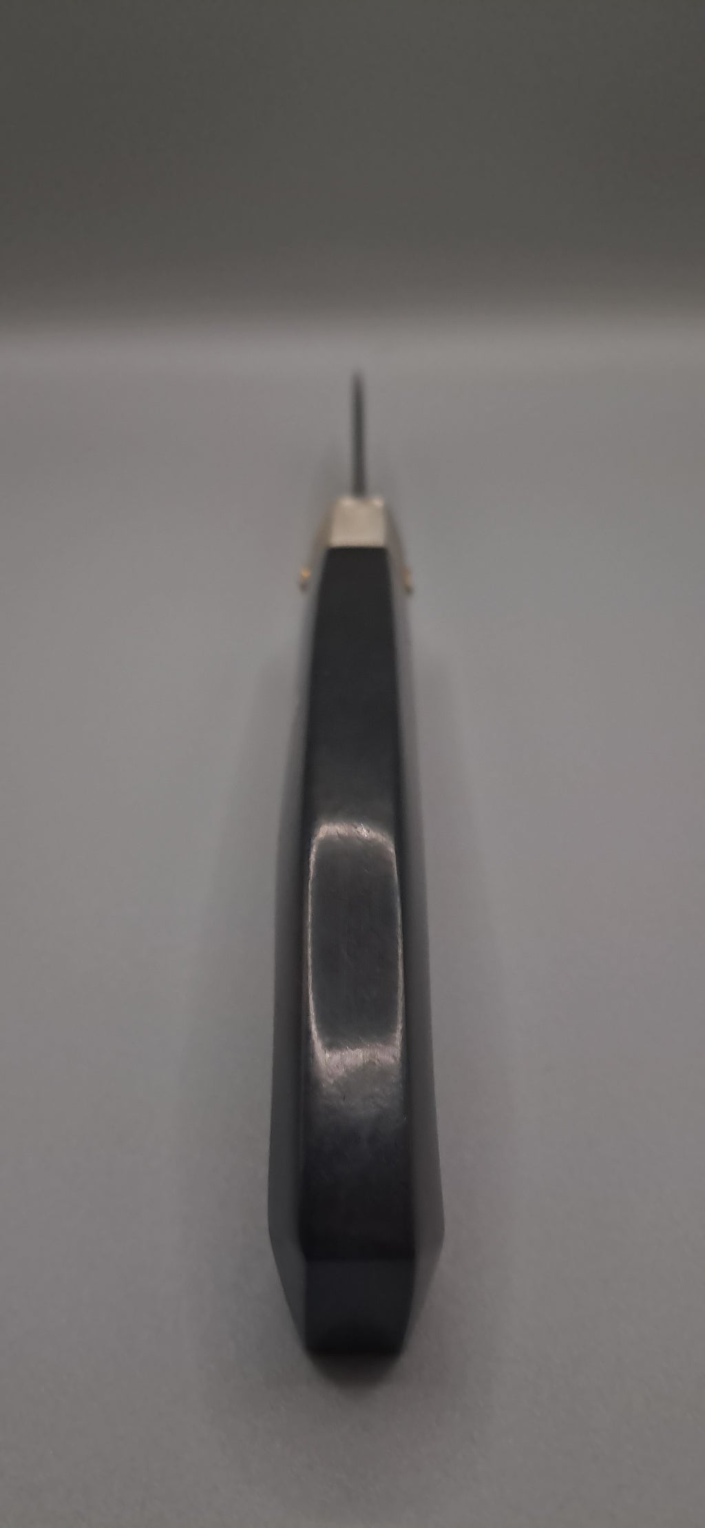 COLTELLO ARTIGIANALE IN STILE SEMI SCUOIO
