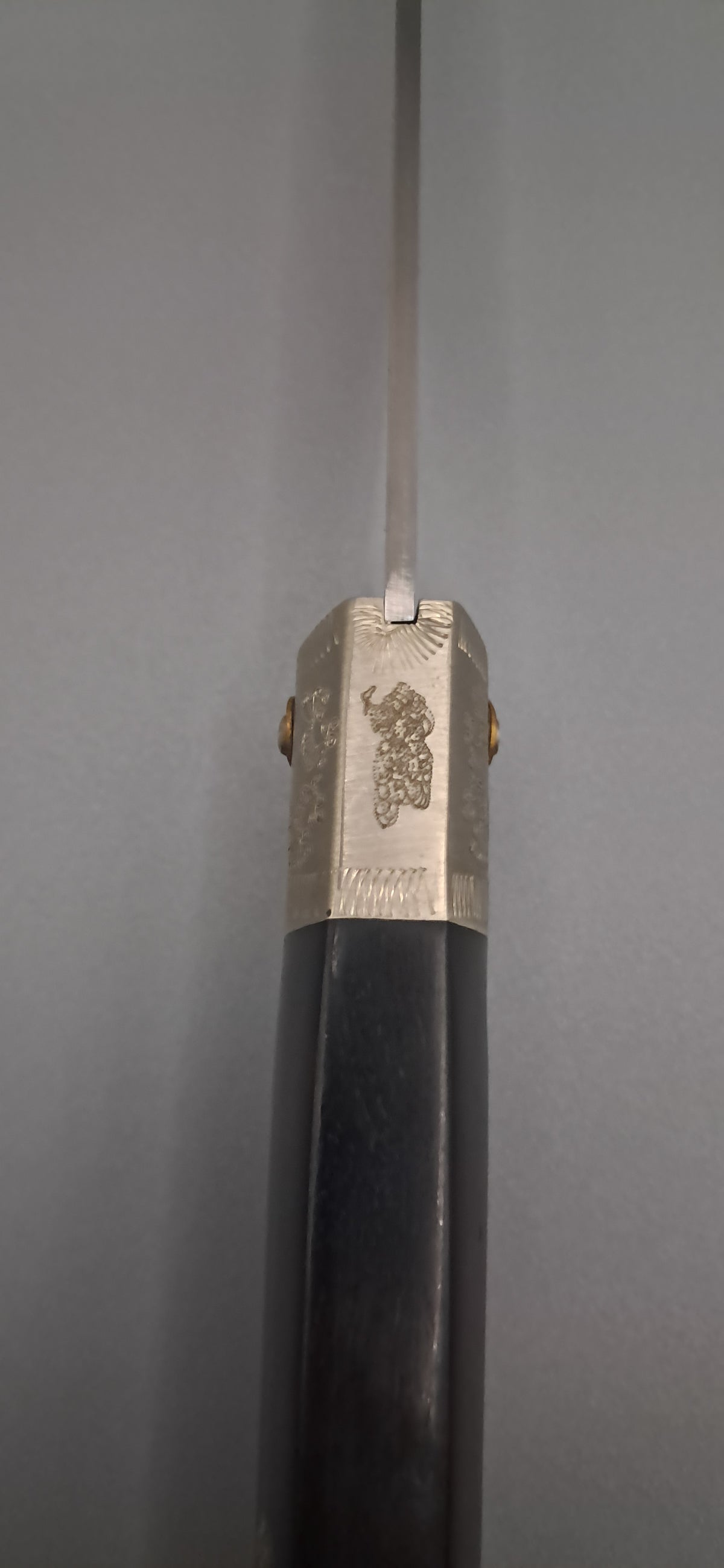 COLTELLO ARTIGIANALE IN STILE SEMI SCUOIO
